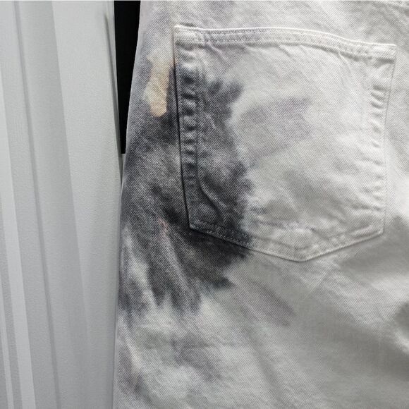 Edwin, Womens shorts In light off white. NWT-Size 32🔥🔥 - Picture 6 of 13